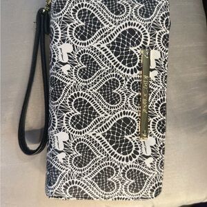 ❤️Betsey Johnson Black and White Patterned Wallet/Clutch